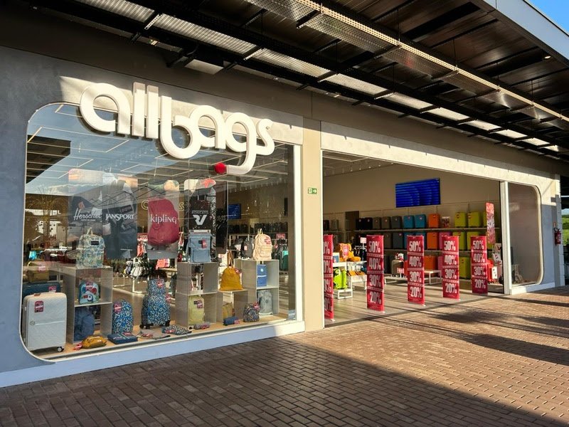 Grupo Aste Inaugura Lojas Reebok e Allbags no Santa Maria Outlet 3 Grupo Aste Inaugura Lojas Reebok e Allbags no Santa Maria Outlet