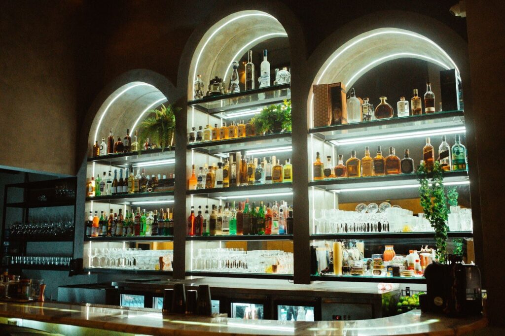 Highway Bar chega à rua Cunha Gago em Pinheiros com coquetéis autorais e clássicos