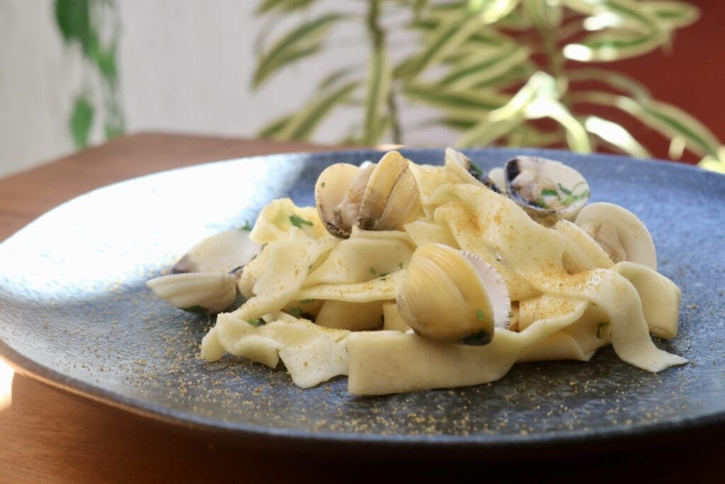 Restaurante Açafrão Cucina lança evento de verão com menu inspirado nos sabores da Sicília