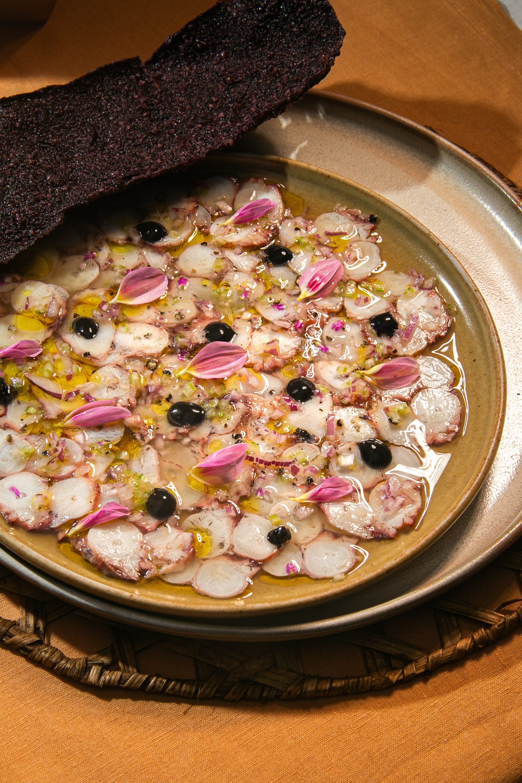 Novo menu do Banana da Terra, em Paraty 1 Banana da Terra - Carpaccio de Polvo - Foto: Paratyiso