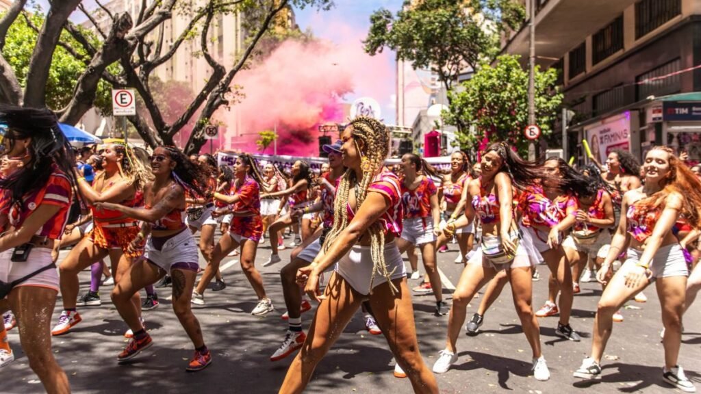 Carnaval de BH: Bloco Funk You homenageia a Furacão 2000