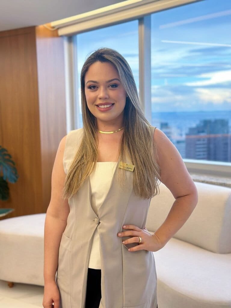 Dermatologista Lara Martins 768x1024 1