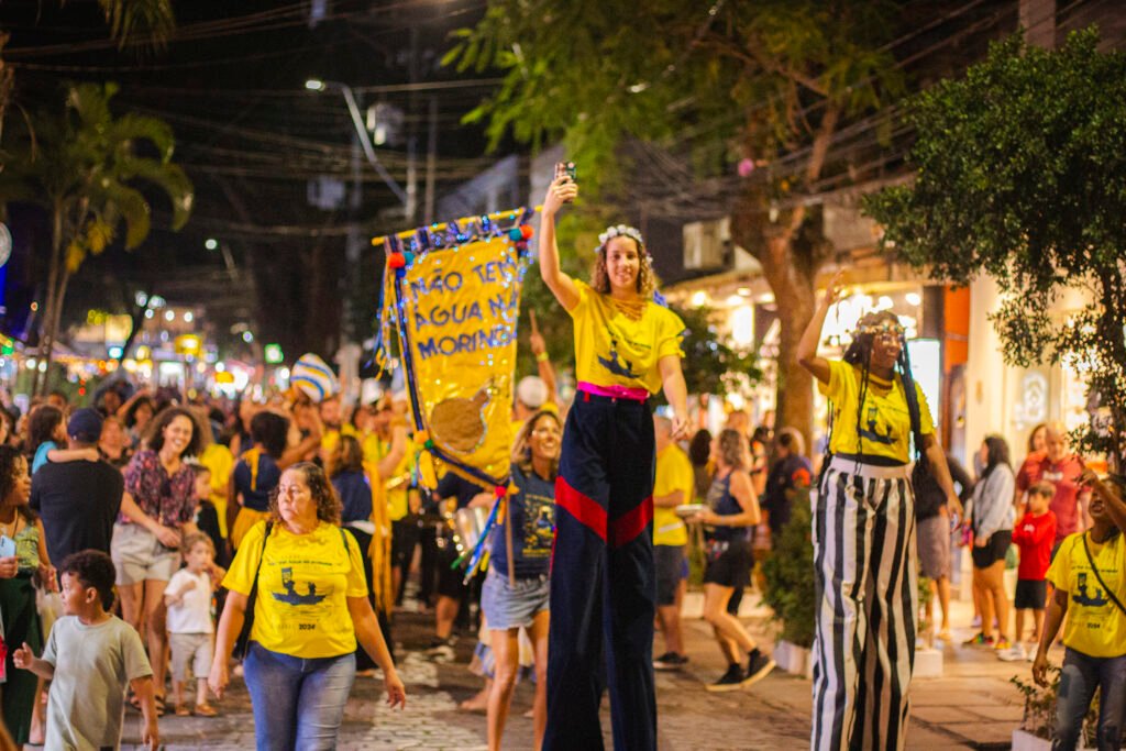 Já é Carnaval em Búzios! Fanfarra “Não tem Água na Moringa” inicia temporada de ensaios abertos neste sábado (18), na Praça dos Ossos