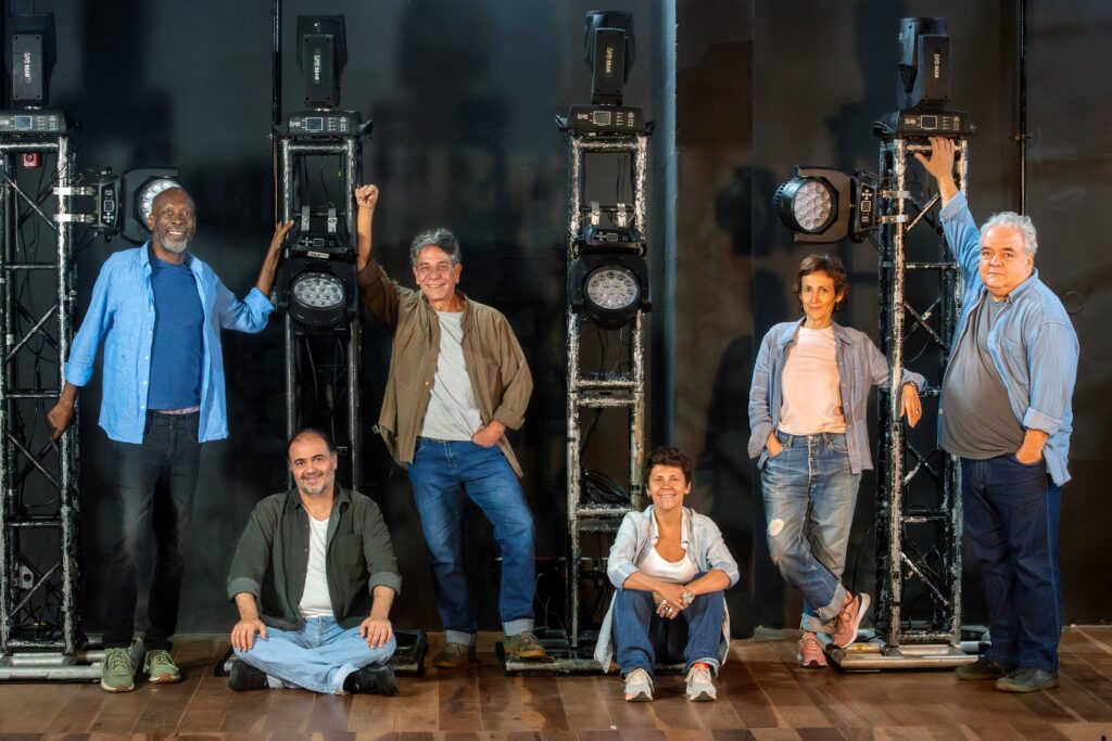 O espetáculo “Show do Gláucio apresenta o teatro aberto de Aderbal” estreia, dia 5 de fevereiro, no Teatro Glaucio Gill