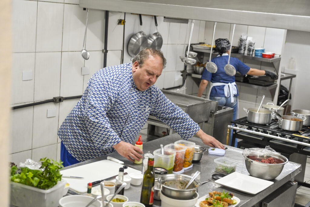 Max e Discovery Home & Health lançam trailer da nova temporada de 'Pesadelo na Cozinha' 1 PIZ2697