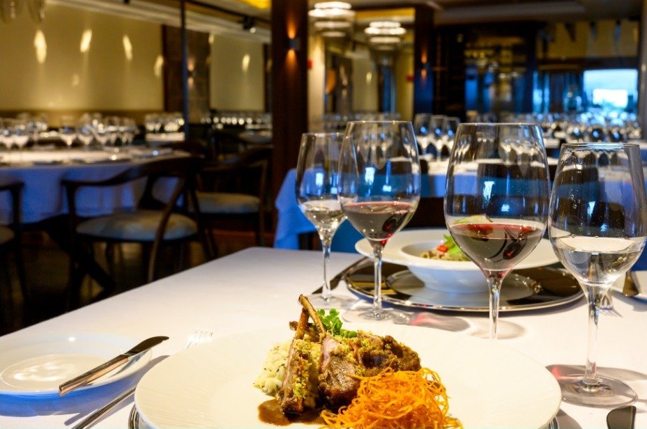 Tendências de viagem 2025: gastronomia hoteleira retorna ao protagonismo