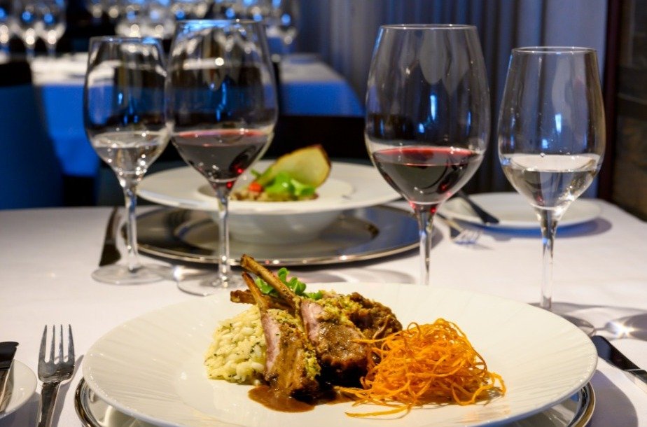 Tendências de viagem 2025: gastronomia hoteleira retorna ao protagonismo 1 Tendências de viagem 2025: gastronomia hoteleira retorna ao protagonismo