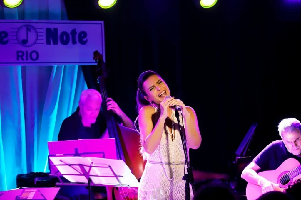 As Cores do Tom: Adriana Quadros Homenageia os 30 Anos de Saudade de Tom Jobim no Blue Note Rio 2 WhatsApp Image 2025 01 07 at 17.01.02 1024x682 1
