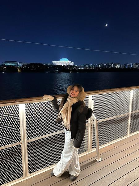 O sonho de viajar para a Coreia do Sul cresce e Sophia Eldo embarca em um novo projeto com a B-Chingus