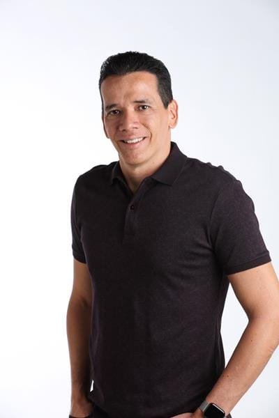 Luciano Alves: O Pastor que Está Transformando Vidas e Alcançando Multidões com Mensagens de Fé e Esperança