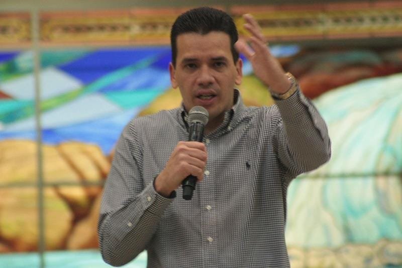 Luciano Alves: O Pastor que Está Transformando Vidas e Alcançando Multidões com Mensagens de Fé e Esperança