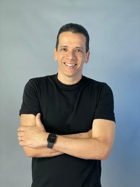 Luciano Alves: O Pastor que Está Transformando Vidas e Alcançando Multidões com Mensagens de Fé e Esperança