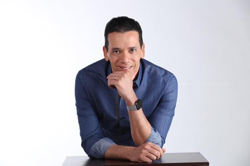 Luciano Alves: O Pastor que Está Transformando Vidas e Alcançando Multidões com Mensagens de Fé e Esperança 14 Luciano Alves: O Pastor que Está Transformando Vidas e Alcançando Multidões com Mensagens de Fé e Esperança