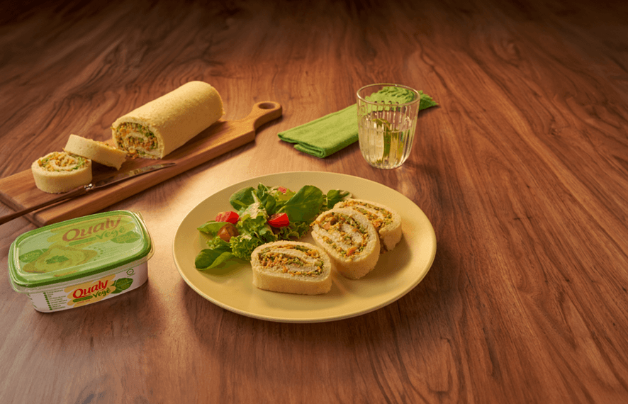 Rocambole de arroz recheado com legumes cremosos é opção deliciosa e saudável para dias quentes Rocambole de arroz recheado com legumes cremosos é opção deliciosa e saudável para dias quentes