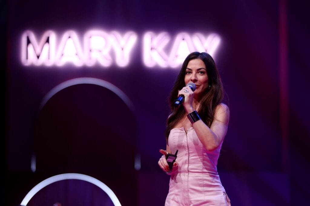 Ana Paula Padrão realiza palestra para 7 mil mulheres