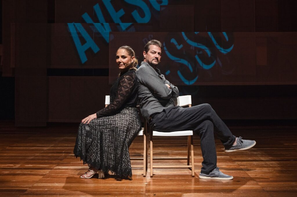 Marcelo Serrado e Heloísa Périssé se reúnem pela primeira vez no palco na comédia “Avesso do Avesso”, que, devido ao sucesso, faz sessão extra aos sábados