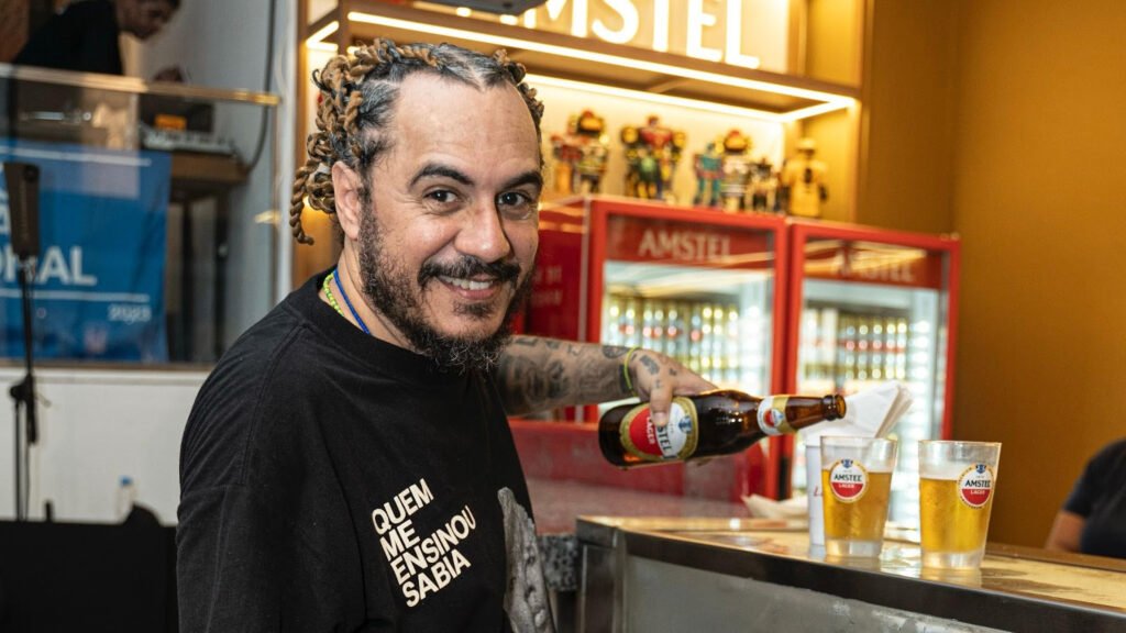 Amstel patrocina o Universo Spanta e conta com Marcelo D2 em momento especial