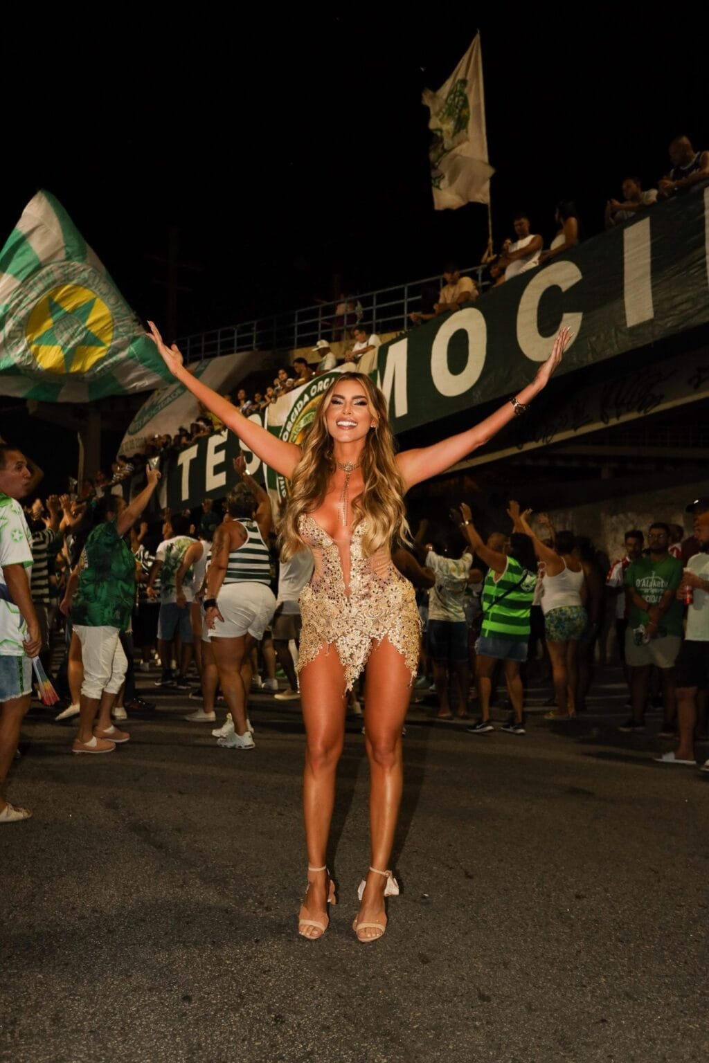 Erika Schneider ousa no look para cair no samba em ensaio da Mocidade Independente Foto: Divulgação