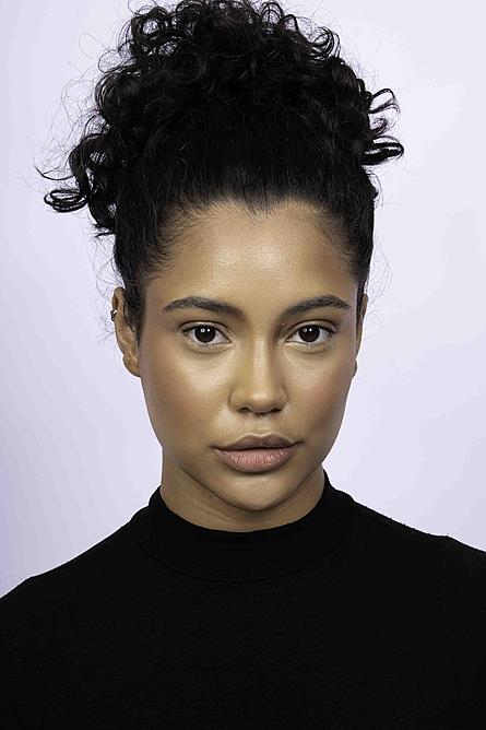 Make cor do ano: tendência e elegância em um só look