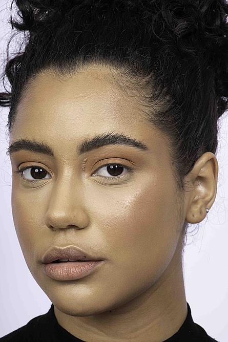 Make cor do ano: tendência e elegância em um só look