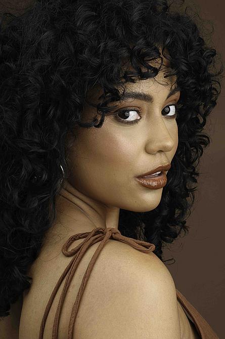 Make cor do ano: tendência e elegância em um só look