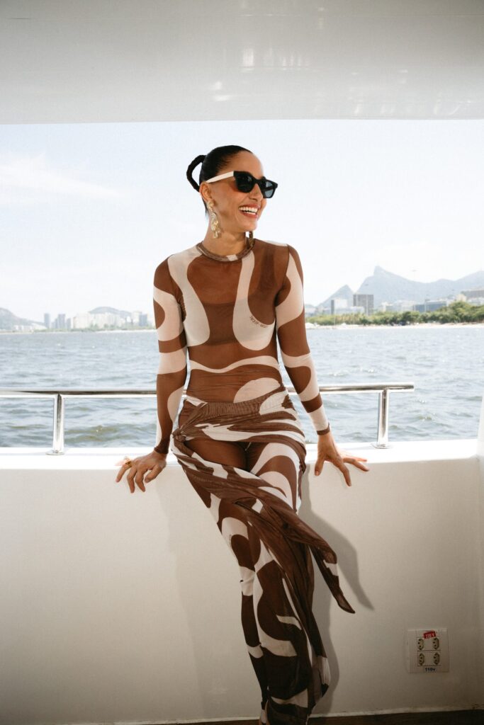 Hering e Cosmo celebram collab inédita com evento exclusivo no Rio de Janeiro