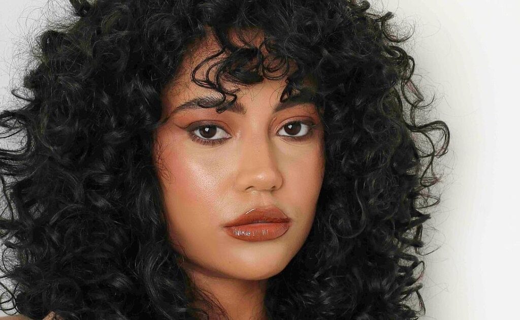 Make cor do ano: tendência e elegância em um só look