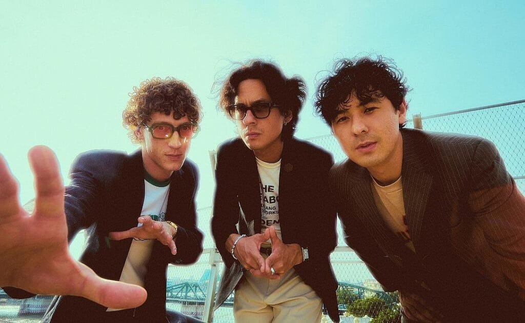 Last Dinosaurs compartilha o single “Shallow Boy (Alternate Version)” em colaboração com Diamante Eléctrico