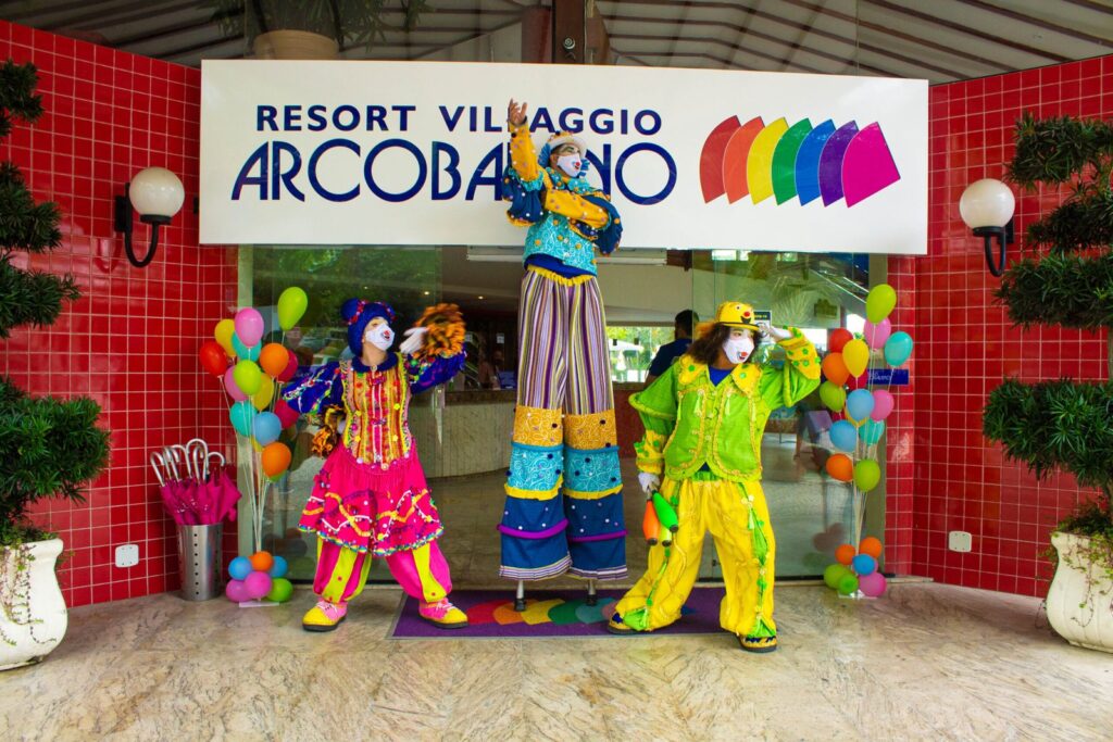 Carnaval: Resort Arcobaleno, em Porto Seguro, oferece bailinho infantil e oficina de máscaras