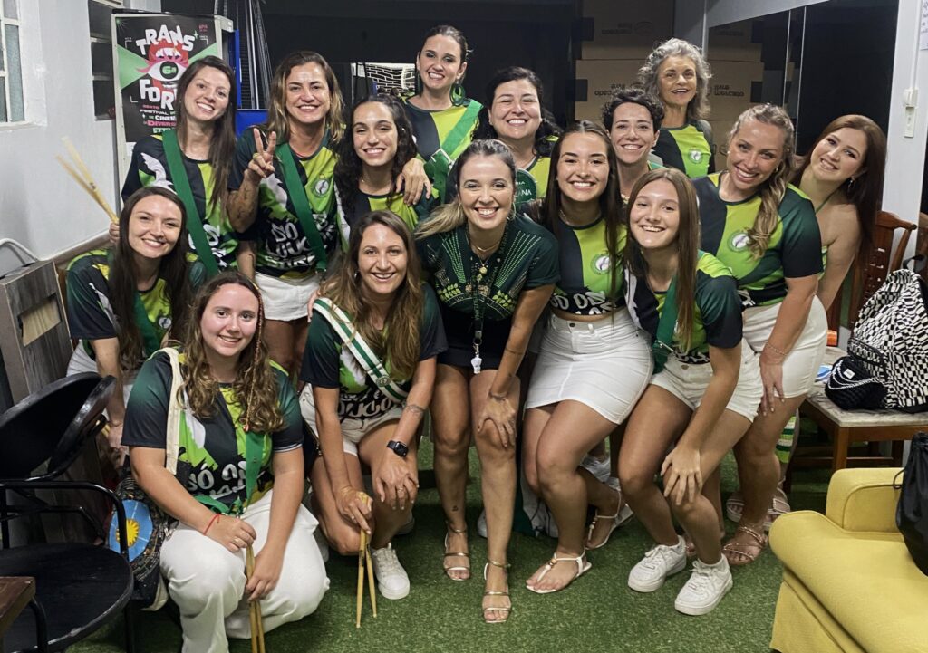 Bateria de mulheres anima Ensaio de Carnaval gratuito em Florianópolis