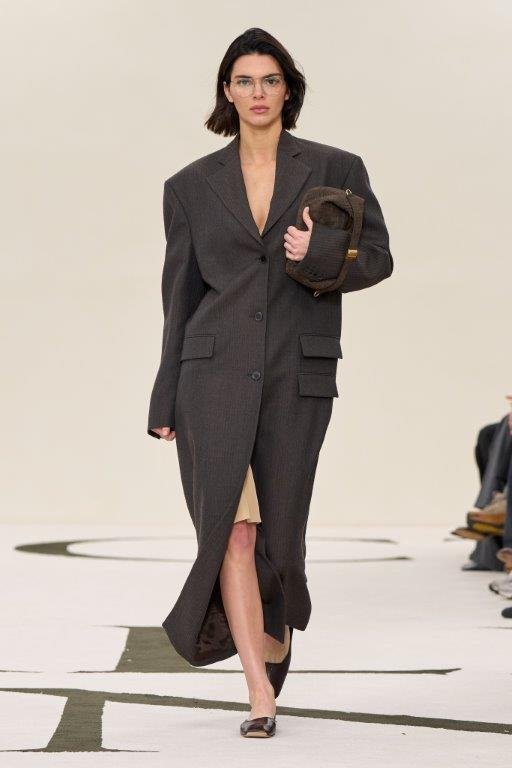 Calvin Klein Collection apresenta o desfile de estreia de Veronica Leoni para Fall 2025 2 Calvin Klein Collection apresenta o desfile de estreia de Veronica Leoni para Fall 2025