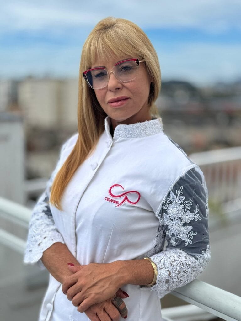 Cida Pires Academy promove curso de Designer de Sobrancelhas em Niterói