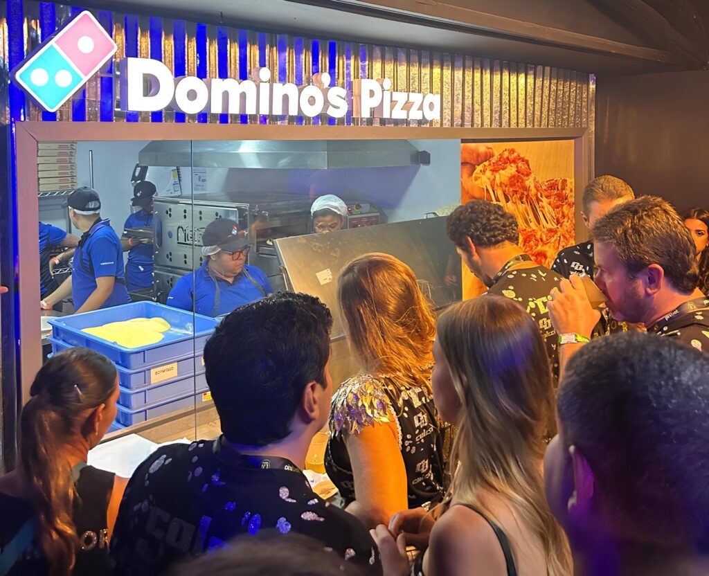 Domino’s reedita parceria de sucesso e marca presença no Camarote N1, na Sapucaí, pelo segundo ano consecutivo