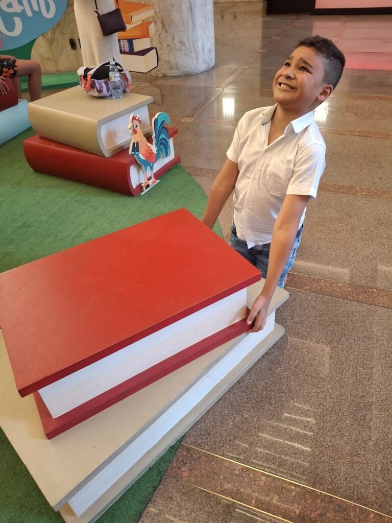 Com apenas nove anos, aluno de escola pública de Guarulhos lança seu segundo livro, explorando um novo gênero literário 1 Com apenas nove anos, aluno de escola pública de Guarulhos lança seu segundo livro, explorando um novo gênero literário