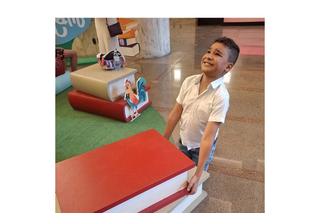 Com apenas nove anos, aluno de escola pública de Guarulhos lança seu segundo livro, explorando um novo gênero literário