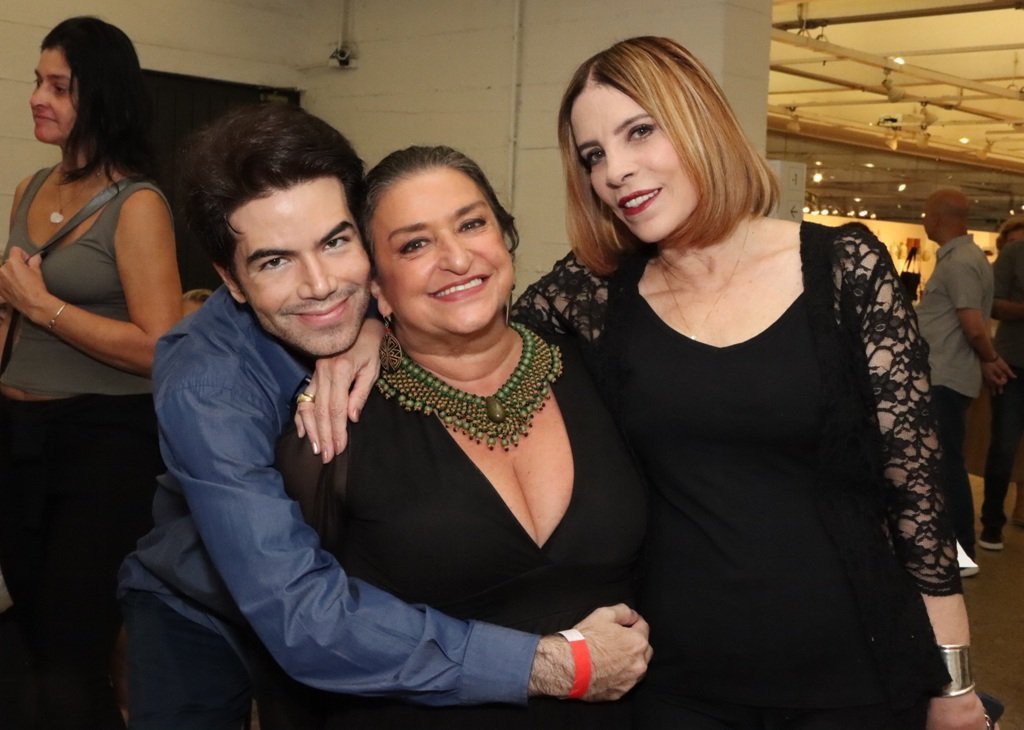 Gabriel Braga Nunes comemora aniversário ao lado da Studio3 Cia. de Dança