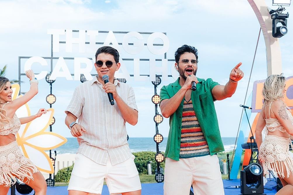 Pôr do sol em Fortaleza: Thiago Carvalho conquista Nordeste com gravação de novo DVD