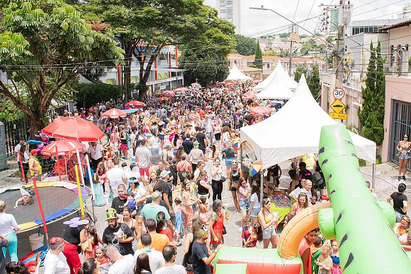 Bloquinho Fraldinha Molhada leva alegria e folia para as crianças na Zona Leste