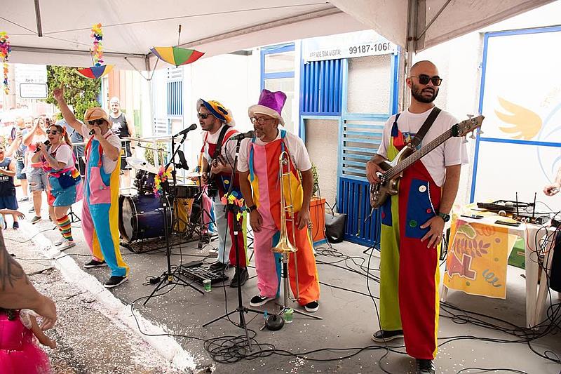 Bloquinho Fraldinha Molhada leva alegria e folia para as crianças na Zona Leste