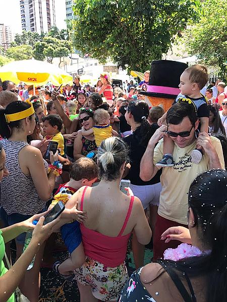 Bloquinho Fraldinha Molhada leva alegria e folia para as crianças na Zona Leste