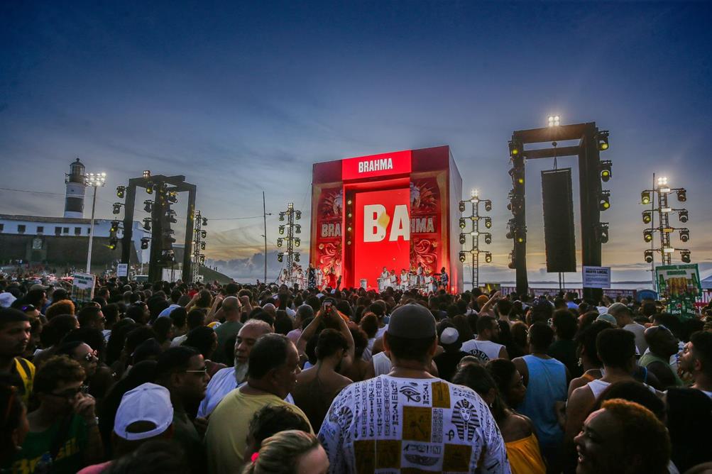 Brahma abre as portas para os carnavais do Brasil com show da Timbalada no Farol da Barra