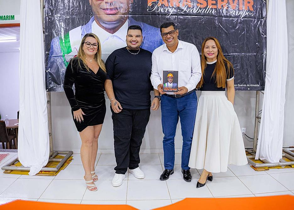 Heitor Ximenes prestigia lançamento de biografia do ex-prefeito Berg Trabalho Campos
