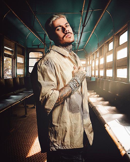 MC Kako é um nome em ascensão no cenário da música urbana brasileira