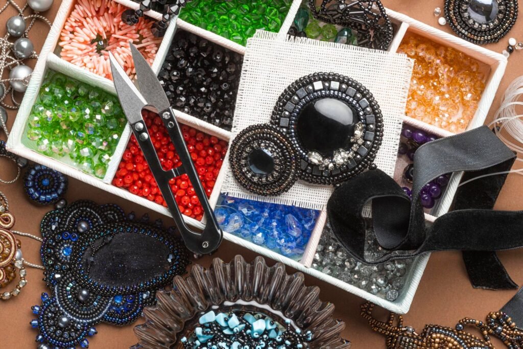 Bordados, joias corporais e detalhes em cristais: especialista dá dicas sobre como montar um look arrasador para o Carnaval