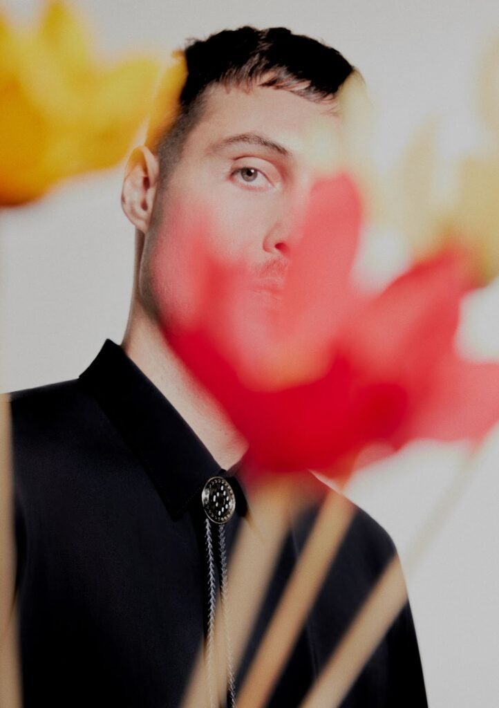 Blue Mar se inspira na ficção científica em vídeo para remix de “Tough Spell”