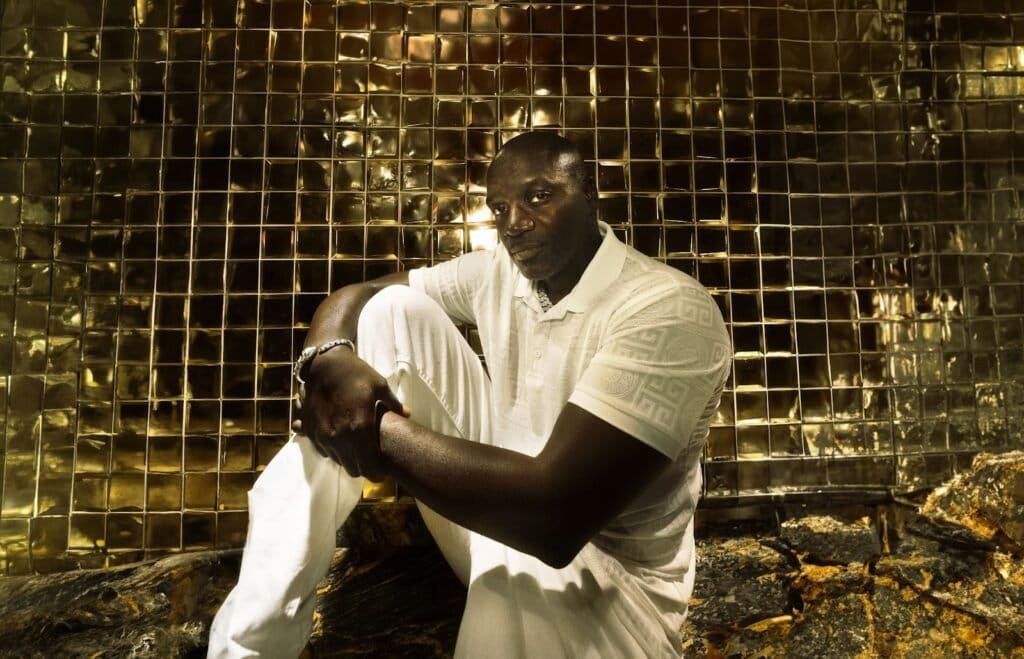 Akon lança EP de remixes do sucesso viral “Akon’s Beautiful Day”