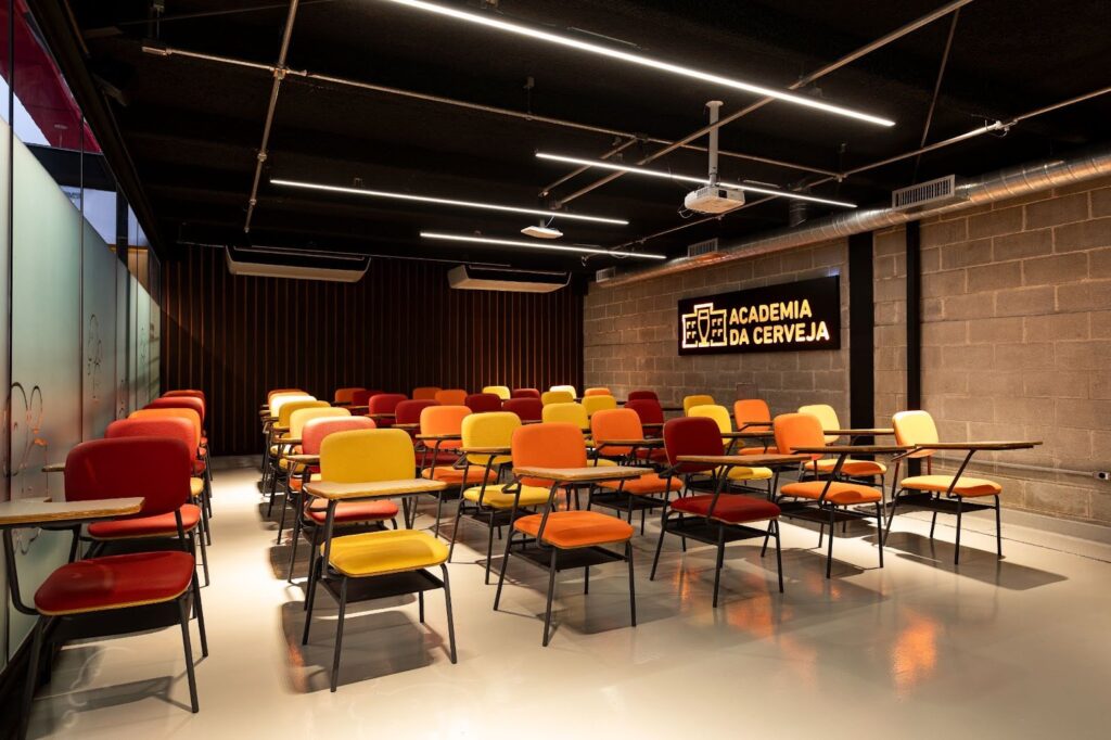 Fevereiro imperdível: aula de harmonização com pizzas e visitação são atrações na Academia da Cerveja