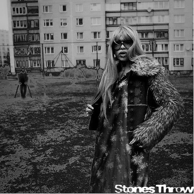 Greentea Peng revela o novo single “Stones Throw”