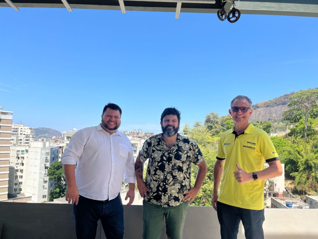K’Dea Construtora recebe visita técnica da Saint-Gobain na obra da Casa Santa Tereza 1 Diogo Leones, Roy Costa e Alexander Prevot