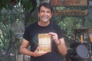Pedro Fabrini lança livro sobre mentalidade financeira e prosperidade